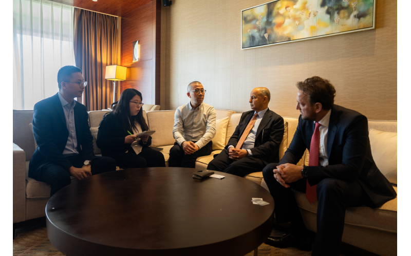 亚奥理事会总干事. 世界泳联主席侯赛 因&middot;穆萨拉姆会见三叶集团总经理叶宗伦